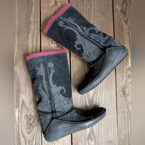 Puma Black Suede Embroidered Winter Boots 8.5